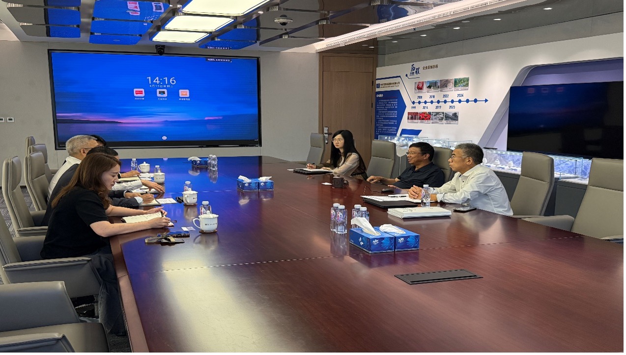 中非发展基金副总裁余焯锐一行到访yy易游资源总部